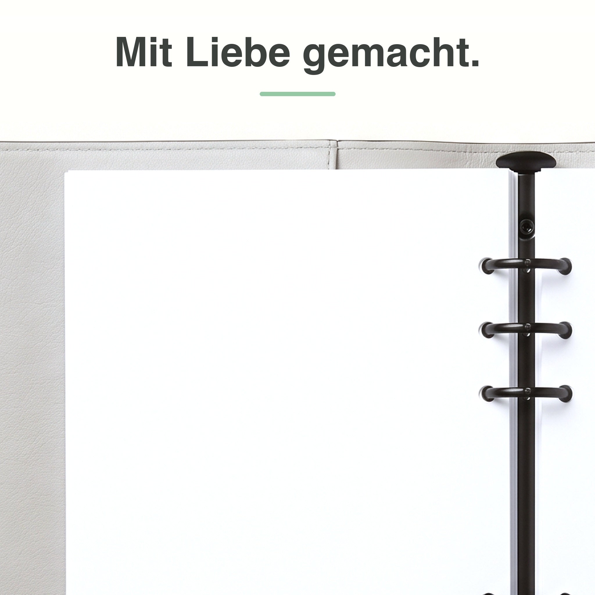 
A5 Blankopapier in Nahaufnahme – Papierstruktur und Lochung, Premiumpapier